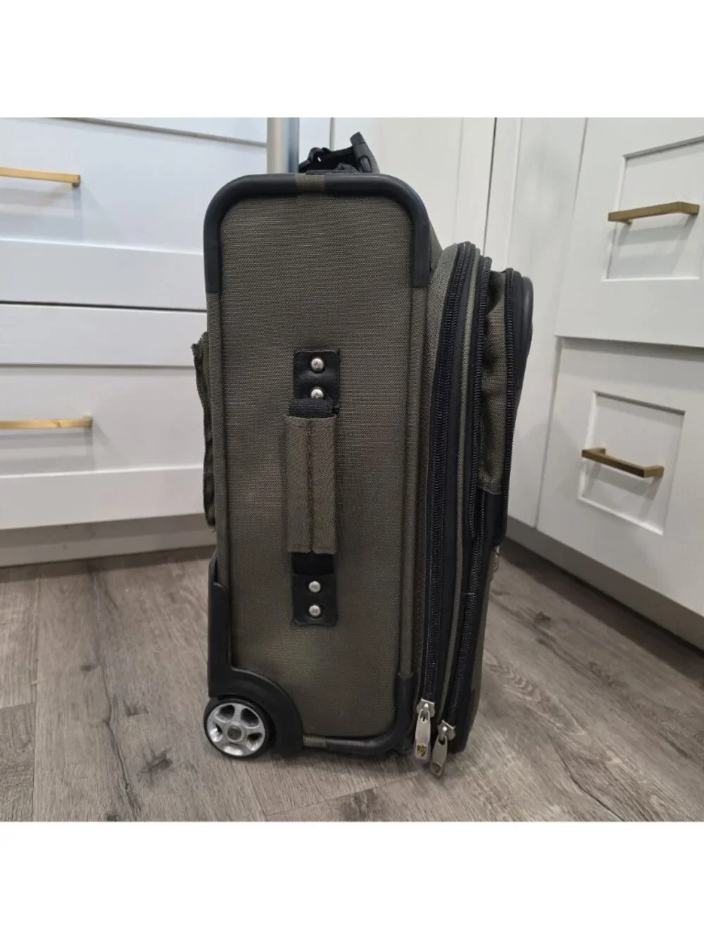 HEYS Olive Green Rolling Carry-On Luggage With Telescopic Handle alot of storage